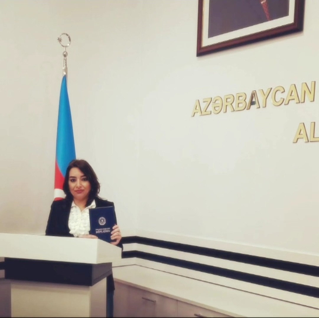 İngilis dili və ədəbiyyatı departamentinin müəlliminə fəlsəfə doktoru diplomu təqdim olunub