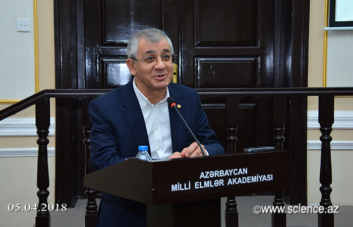 Prof. Hamlet Isakhanli delivers a speech at the meeting of Presidium of ANAS