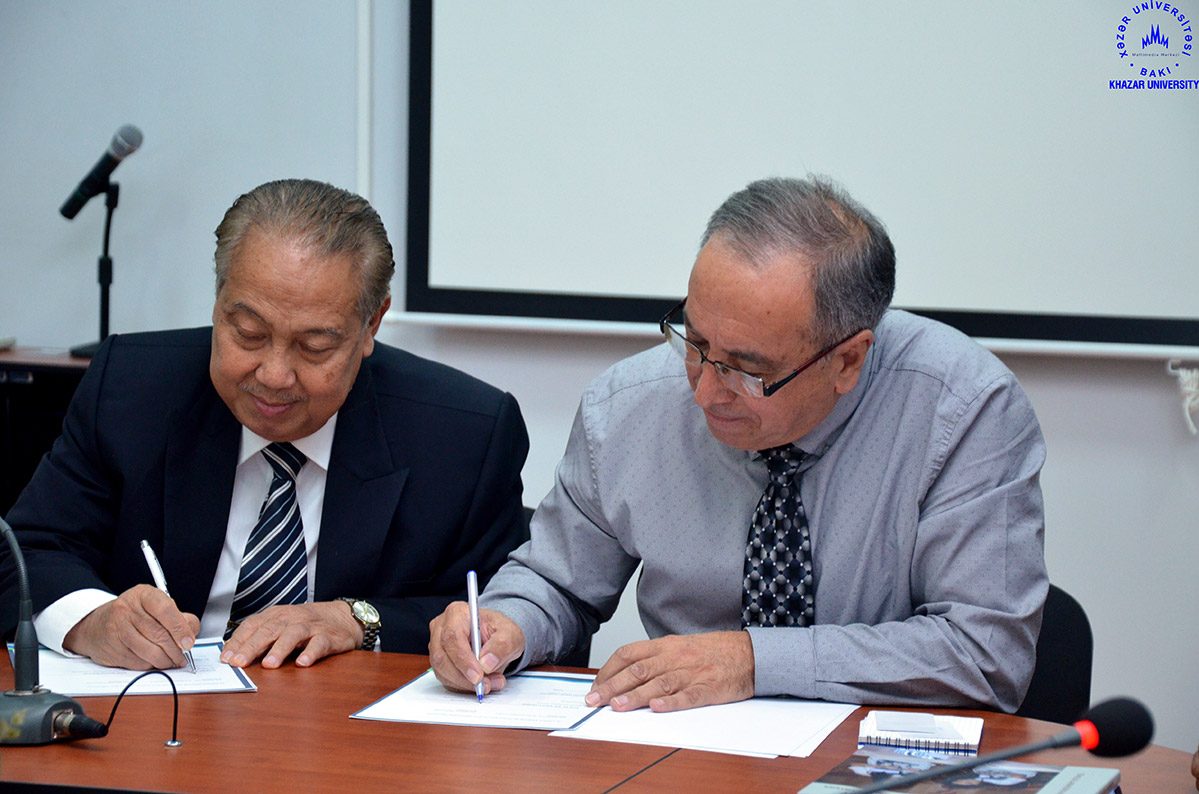 Khazar University Signs Memorandum with University of Darussalam of Indonesia