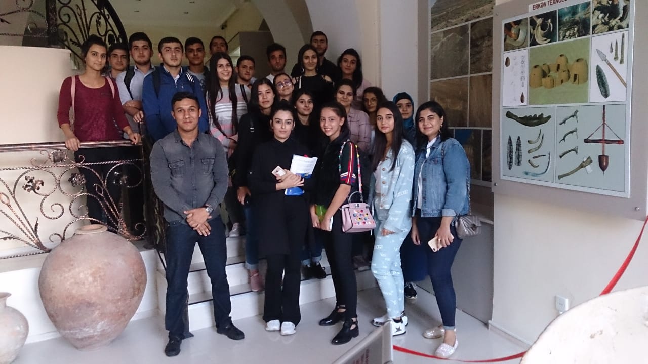 First year students visit a museum