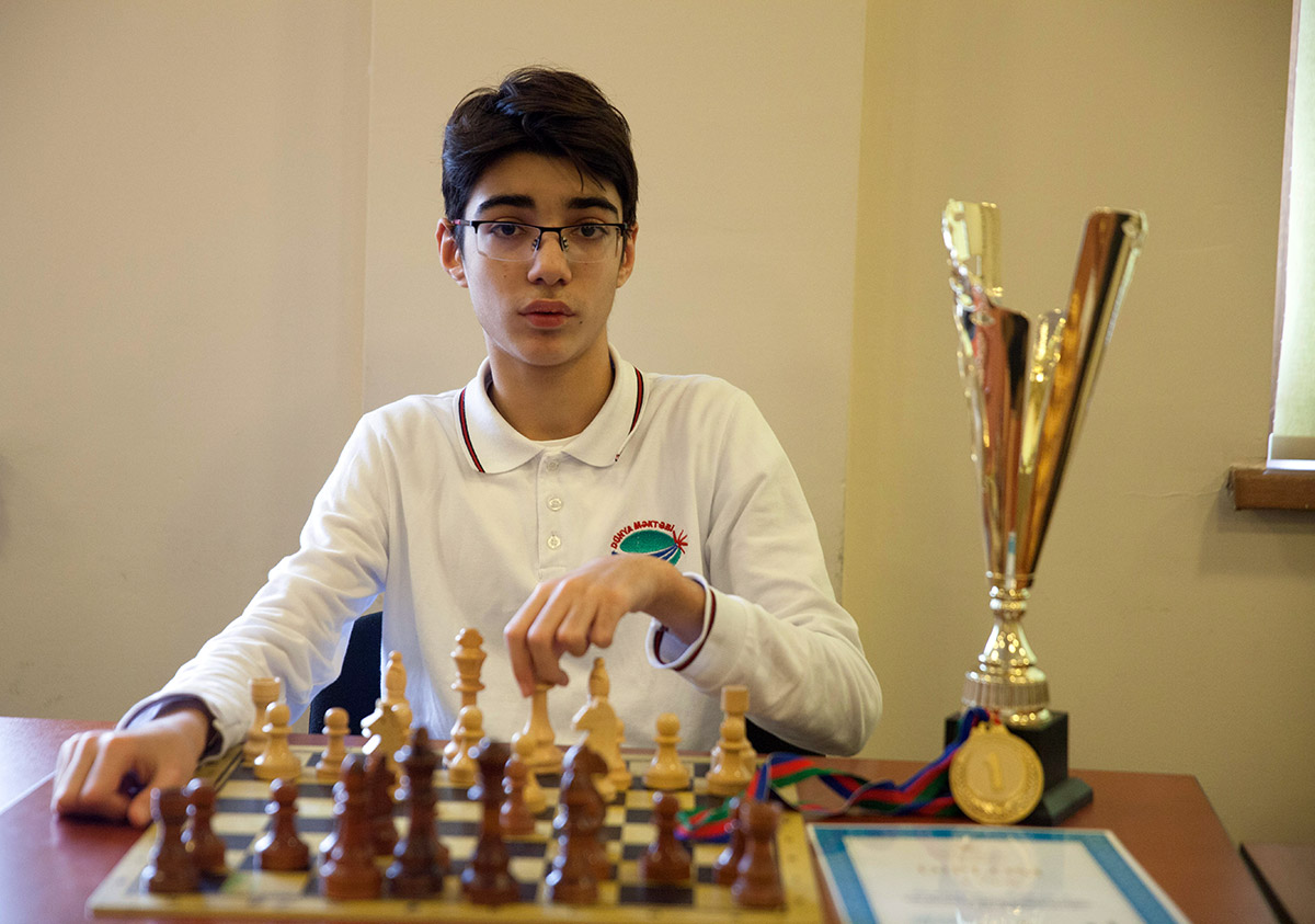 Students of “Dunya” school awarded in chess classification tournament