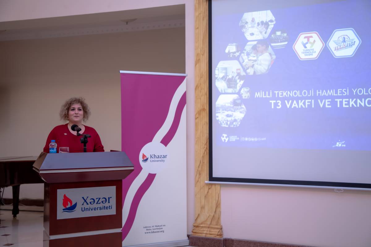 "Bilim Baku" Center director holds an information session for students