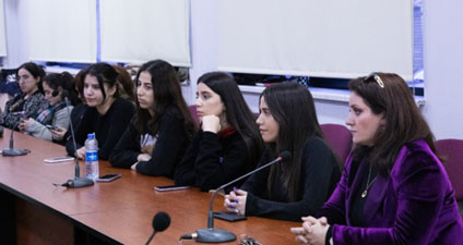 Seminar for newly admitted students at Khazar University focusing on strategies to reduce carbon emissions and effectively manage total energy consumption within their campuses