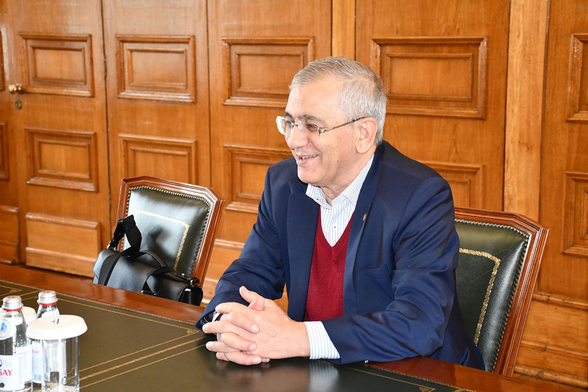 Professor, academician Hamlet Isakhanli at the VI meeting of General Assembly of the Union of National Sciences Academies of the Turkic World