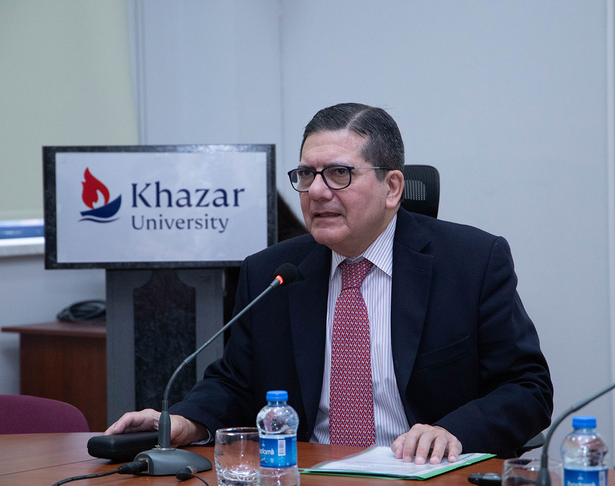 Chargé d'affaires of the Chilean Embassy Fidel Coloma Grimberg at Khazar University