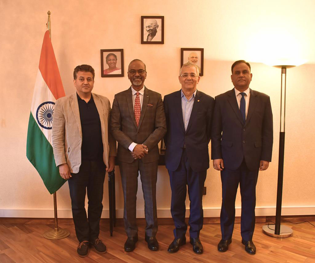 Khazar University Founder Meets with the Ambassador of India to Azerbaijan