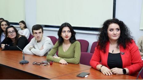 Fizika və elektronika departamentində elmi seminar