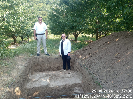 Müəllim arxeoloji qazıntılarda   