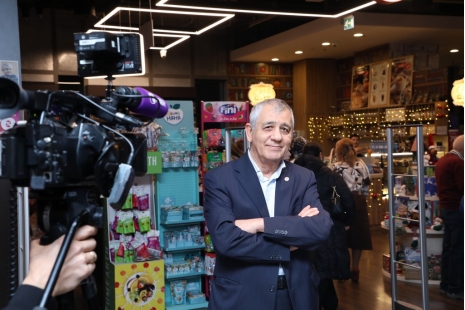 Prof. Akad. Hamlet İsaxanlının kitablarının imza günü