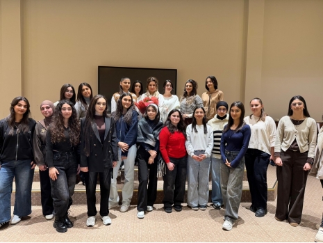 Azərbaycan ədəbiyyatı dərsləri çərçivəsində elmi-yaradıcı təqdimatlar   