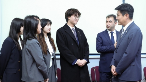 Pekin Xarici Dillər Universiteti prorektorunun  seminarı