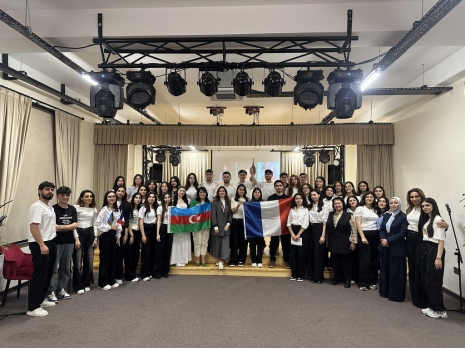 Frankofoniya günləri çərçivəsində “Qəhrəmanlar görüşəndə” adlı fransız dilində açıq dərs