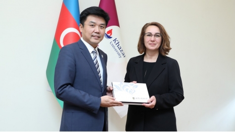 Pekin Xarici Dillər Universitetinin nümayəndə heyəti "Xəzər"də