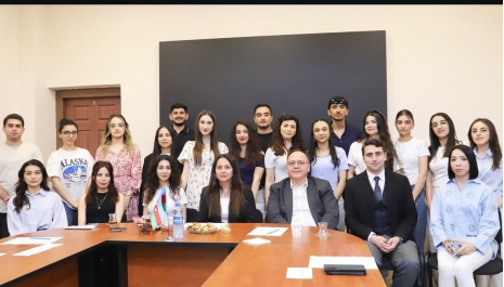 Tələbələr mütəxəssislərlə elmi seminarda